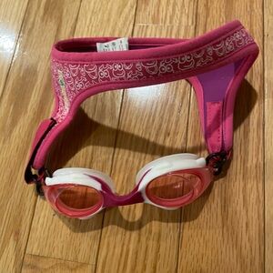 Pink frogglez swim googles. Sized age 3-10.